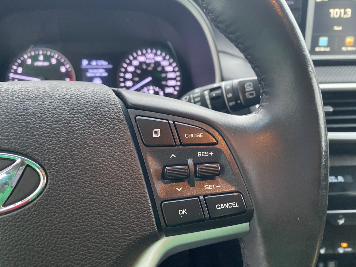 2021 HYUNDAI TUCSON PREFERRED AWD WITH HEATED SEATS, HEATED STEERING WHEEL AND REAR VIEW CAMERA!!