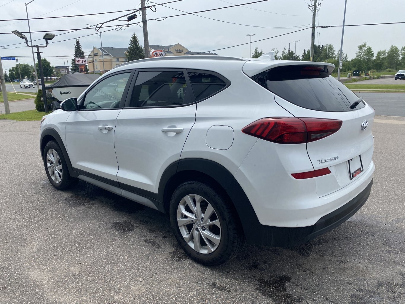 2021 HYUNDAI TUCSON PREFERRED AWD WITH HEATED SEATS, HEATED STEERING WHEEL AND REAR VIEW CAMERA!!