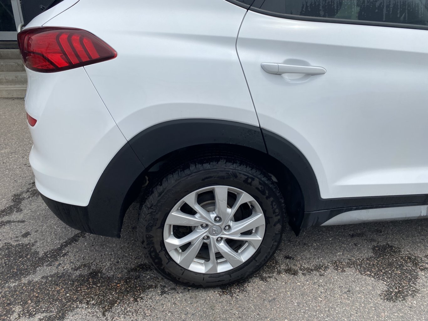 2021 HYUNDAI TUCSON PREFERRED AWD WITH HEATED SEATS, HEATED STEERING WHEEL AND REAR VIEW CAMERA!!