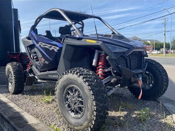 2023 POLARIS RZR PRO R PREMIUM ( NEWLY REGISTERED )