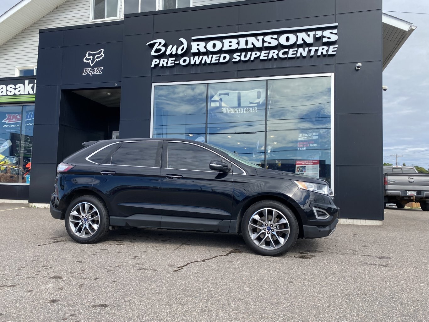 2017 FORD EDGE TITANIUM AWD WITH SUNROOF, LEATHER SEATS, HEATED/COOLED SEATS, REMOTE SRART, REAR VIEW CAMERA, POWER TRUNK AND NAVIGATION!!