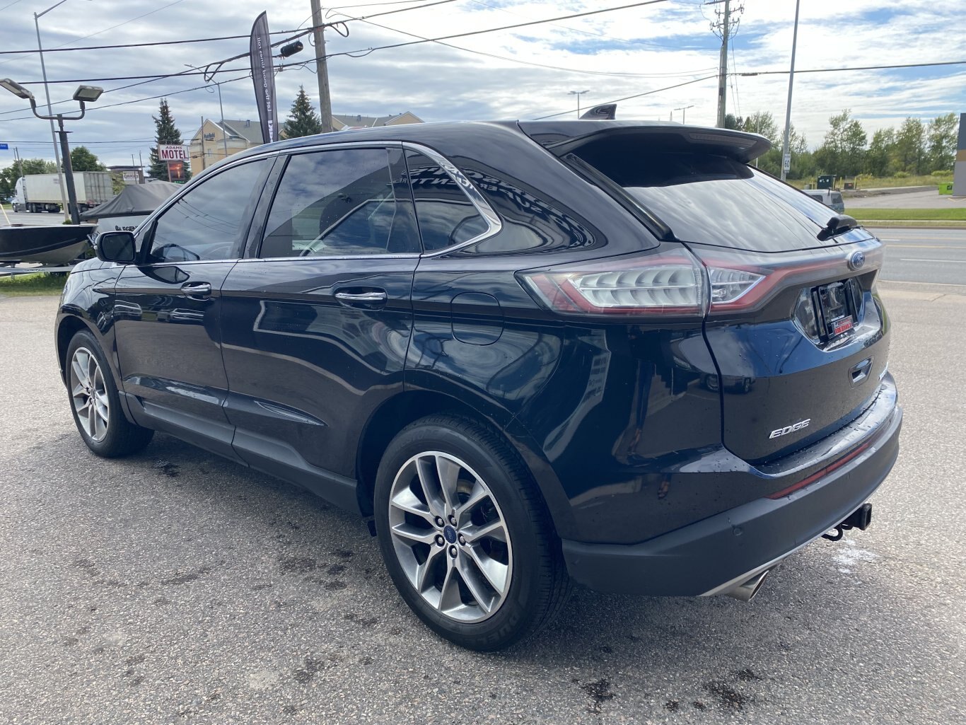 2017 FORD EDGE TITANIUM AWD WITH SUNROOF, LEATHER SEATS, HEATED/COOLED SEATS, REMOTE SRART, REAR VIEW CAMERA, POWER TRUNK AND NAVIGATION!!