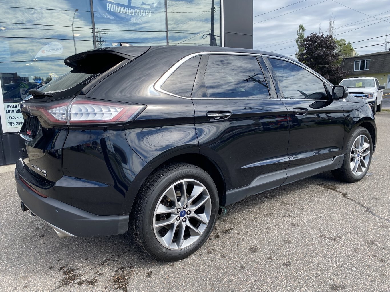 2017 FORD EDGE TITANIUM AWD WITH SUNROOF, LEATHER SEATS, HEATED/COOLED SEATS, REMOTE SRART, REAR VIEW CAMERA, POWER TRUNK AND NAVIGATION!!