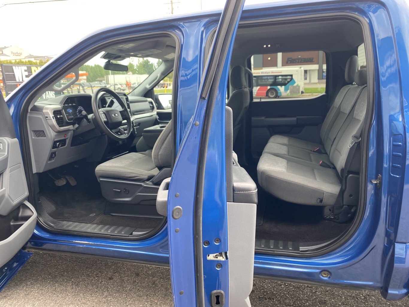 2023 FORD F 150 XLT 4X4 SUPERCREW ( PREVIOUS RENTAL ) WITH REAR VIEW CAMERA AND NAVIGATION!!