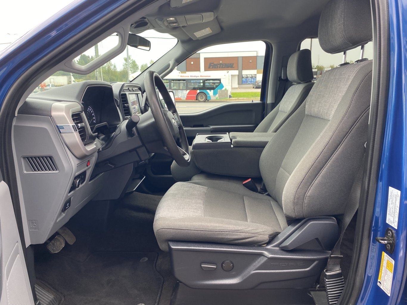 2023 FORD F 150 XLT 4X4 SUPERCREW ( PREVIOUS RENTAL ) WITH REAR VIEW CAMERA AND NAVIGATION!!