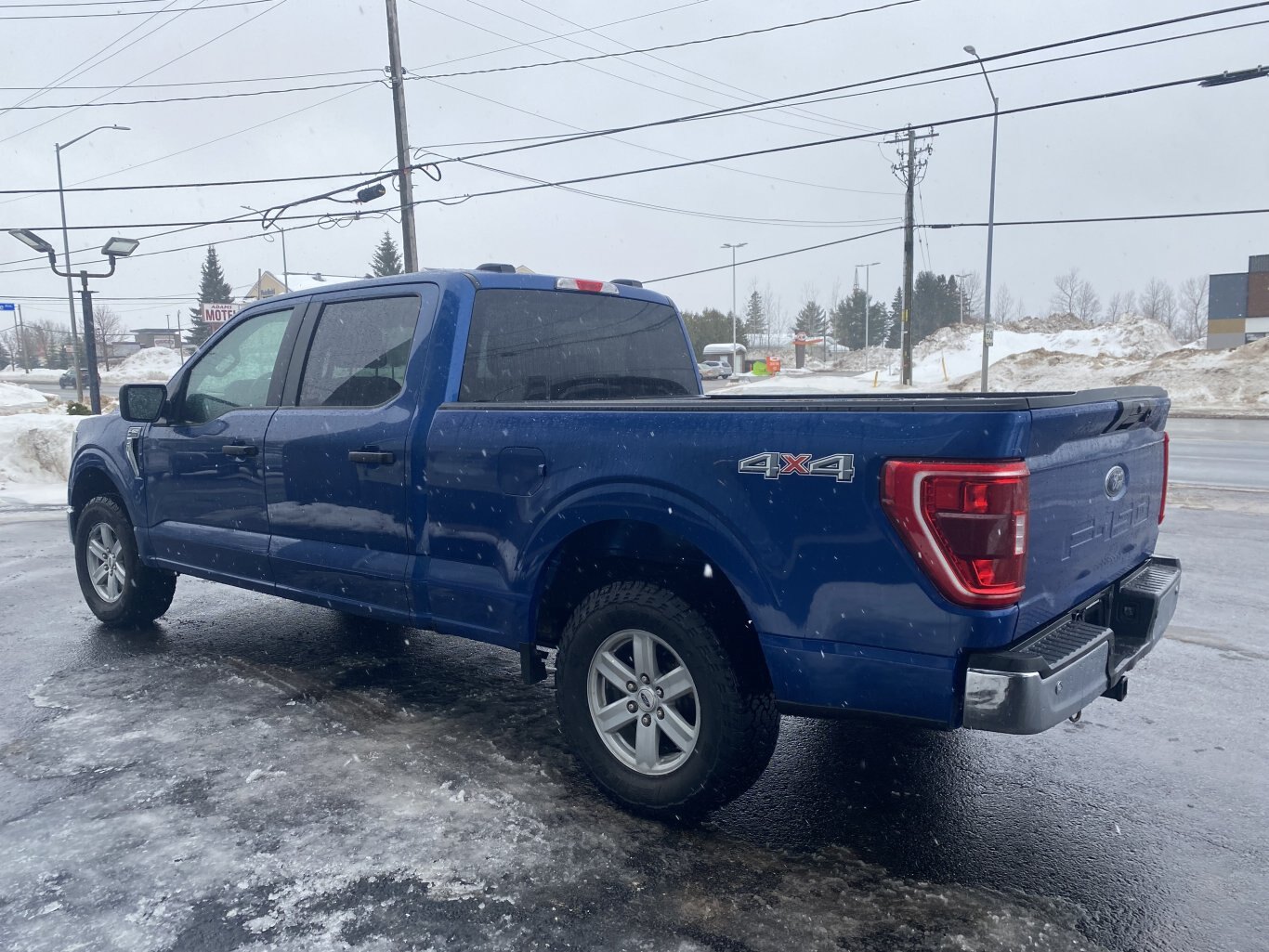 2023 FORD F 150 XLT 4X4 SUPERCREW ( PREVIOUS RENTAL ) WITH REAR VIEW CAMERA AND NAVIGATION!!