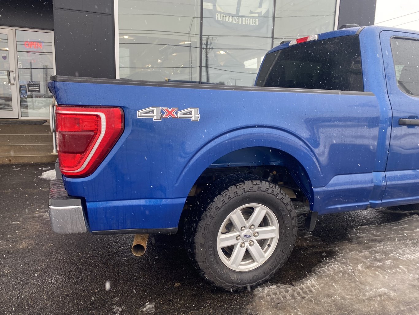 2023 FORD F 150 XLT 4X4 SUPERCREW ( PREVIOUS RENTAL ) WITH REAR VIEW CAMERA AND NAVIGATION!!