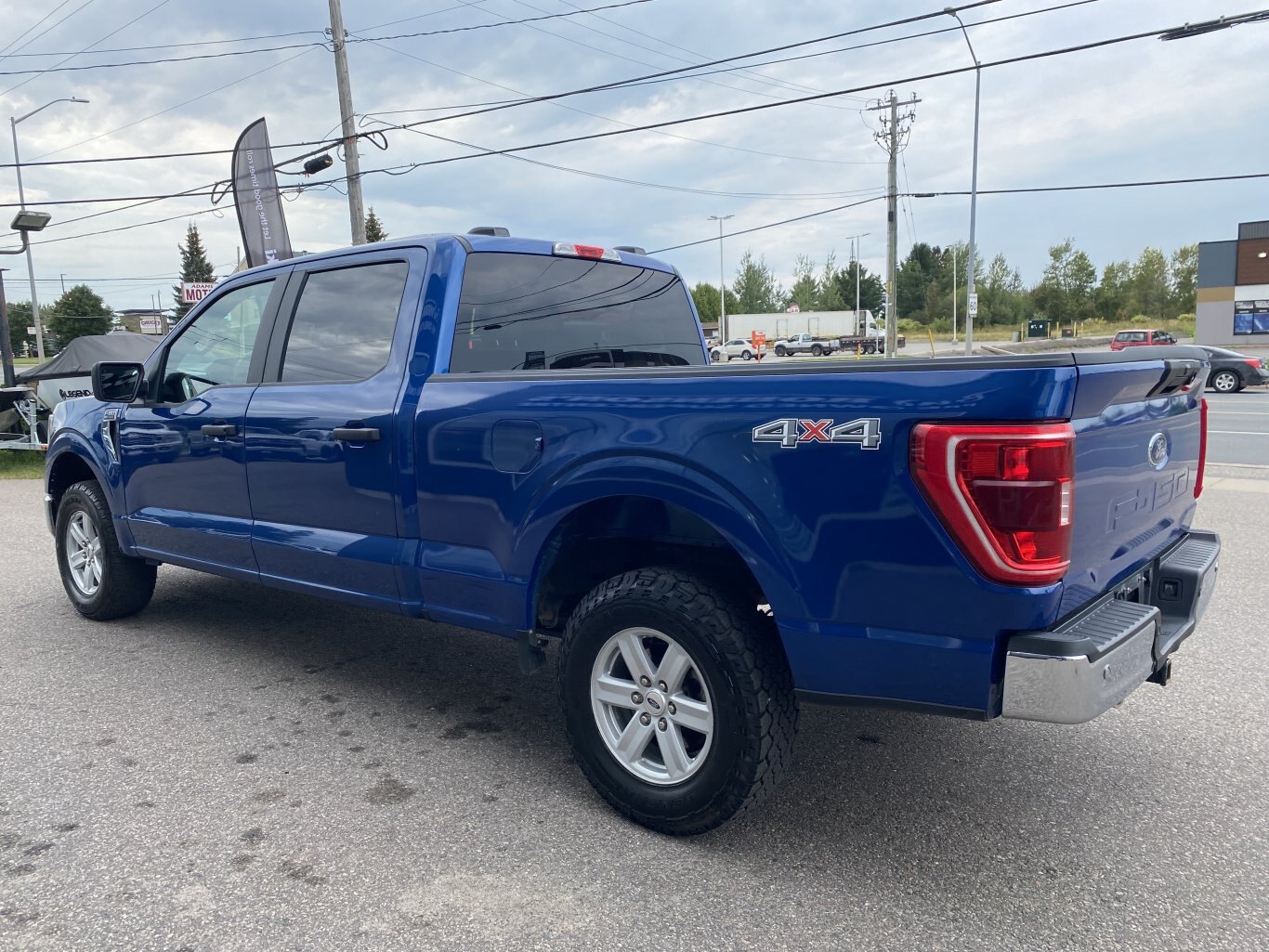 2023 FORD F 150 XLT 4X4 SUPERCREW ( PREVIOUS RENTAL ) WITH REAR VIEW CAMERA AND NAVIGATION!!