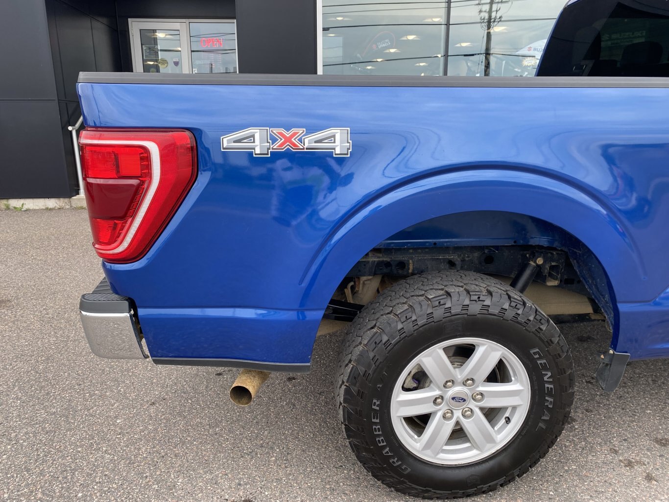 2023 FORD F 150 XLT 4X4 SUPERCREW ( PREVIOUS RENTAL ) WITH REAR VIEW CAMERA AND NAVIGATION!!