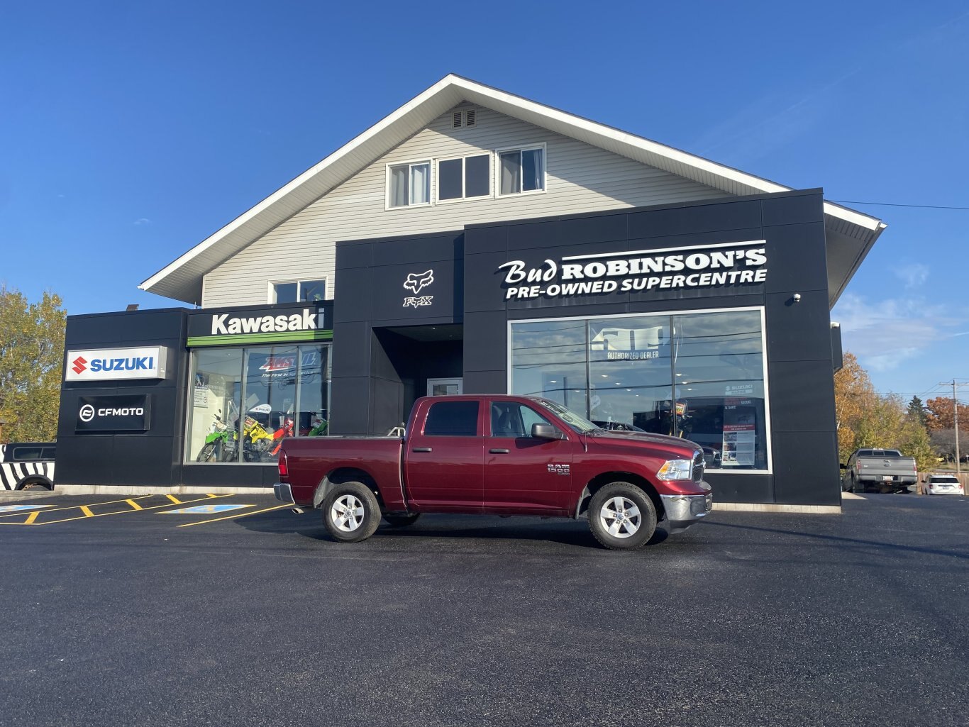 2022 DODGE RAM 1500 CLASSIC SLT 4X4 CREW CAB ( PREVIOUS RENTAL ) WITH REAR-VIEW CAMERA!!