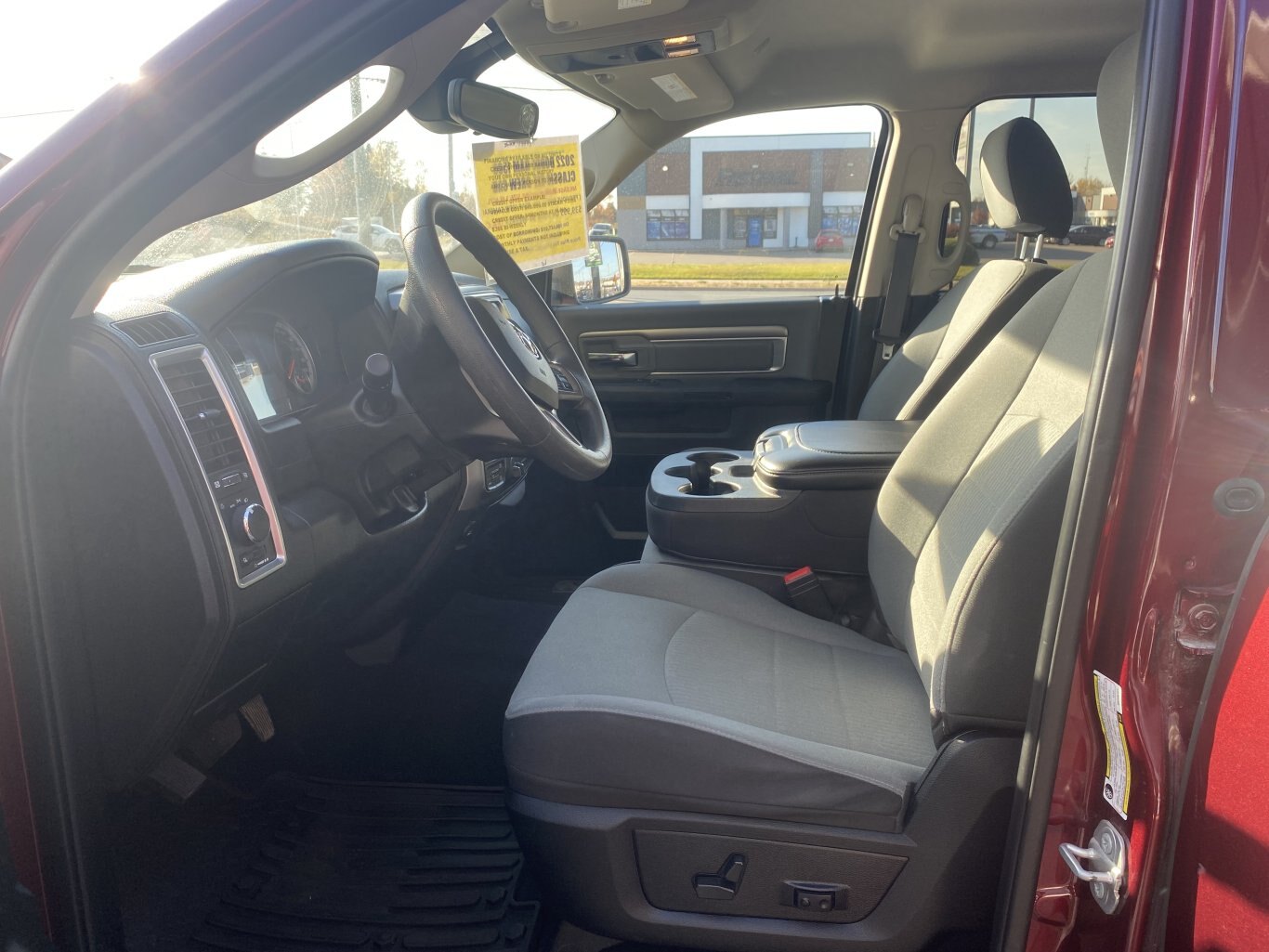 2022 DODGE RAM 1500 CLASSIC SLT 4X4 CREW CAB ( PREVIOUS RENTAL ) WITH REAR VIEW CAMERA!!