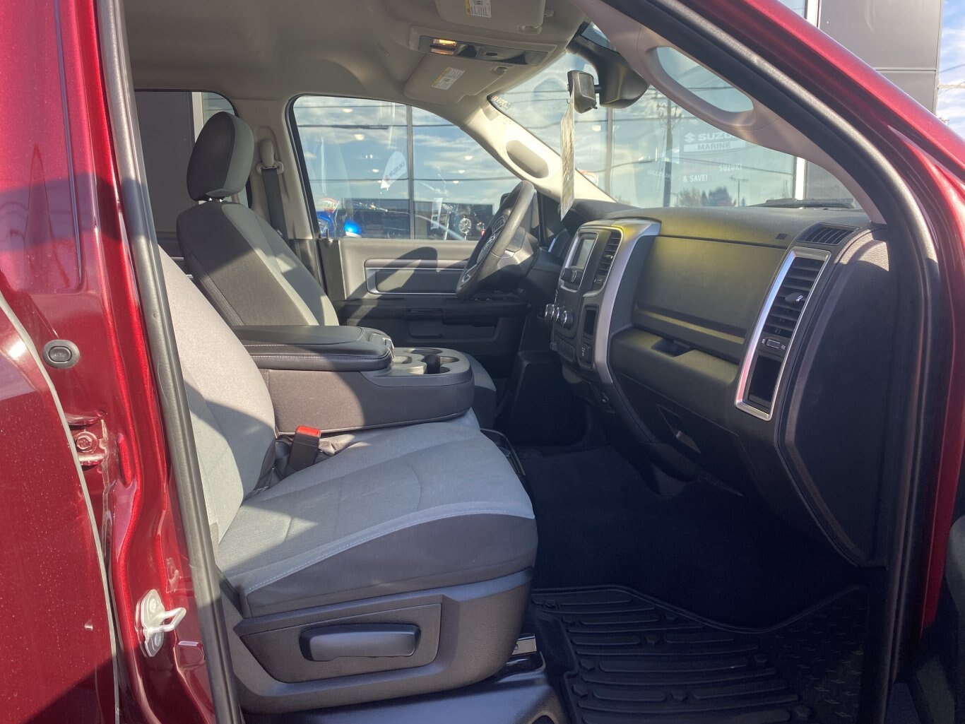 2022 DODGE RAM 1500 CLASSIC SLT 4X4 CREW CAB ( PREVIOUS RENTAL ) WITH REAR VIEW CAMERA!!