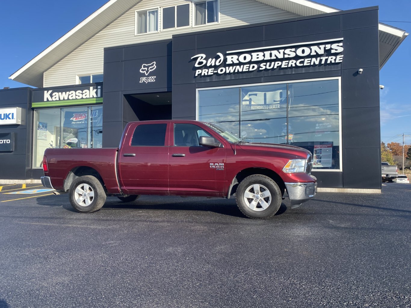 2022 DODGE RAM 1500 CLASSIC SLT 4X4 CREW CAB ( PREVIOUS RENTAL ) WITH REAR VIEW CAMERA!!