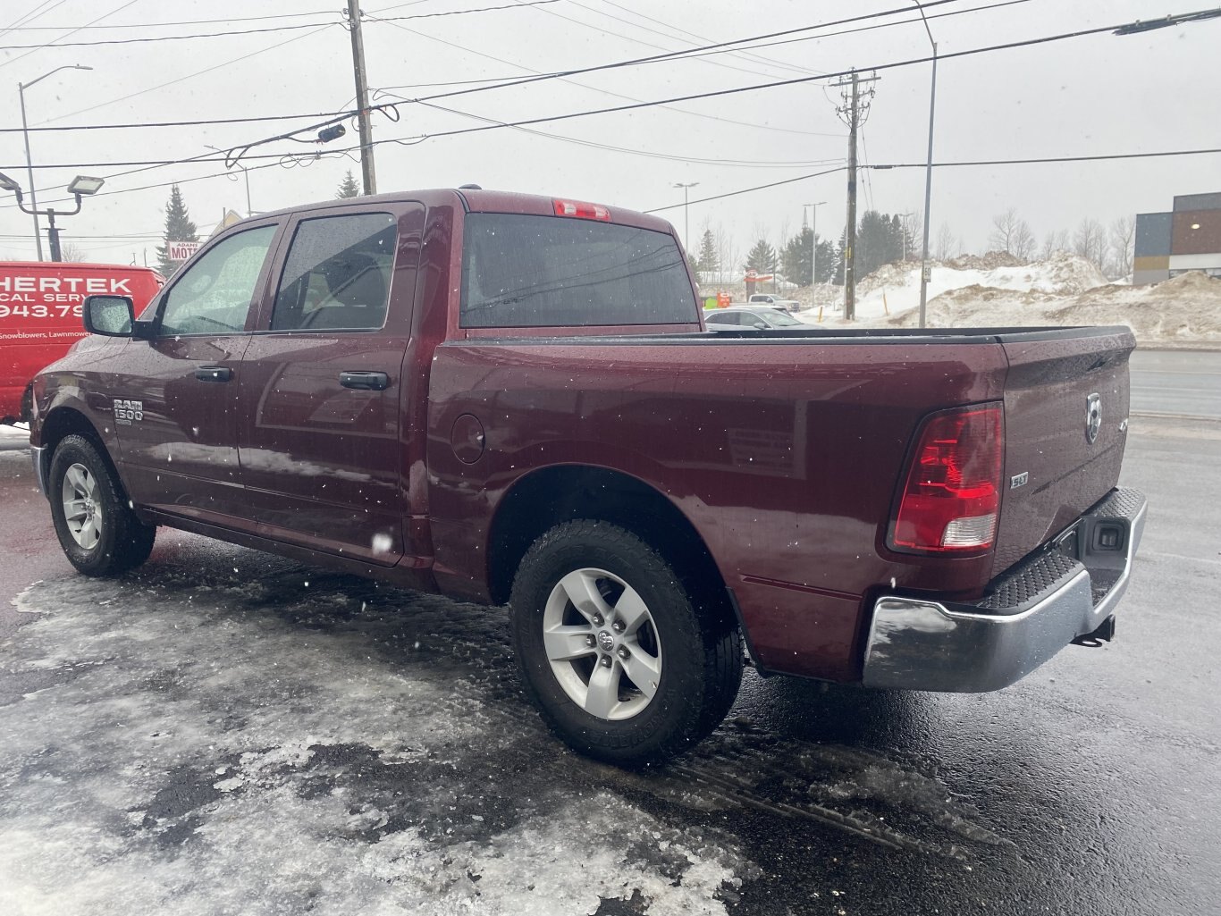 2022 DODGE RAM 1500 CLASSIC SLT 4X4 CREW CAB ( PREVIOUS RENTAL ) WITH REAR VIEW CAMERA!!