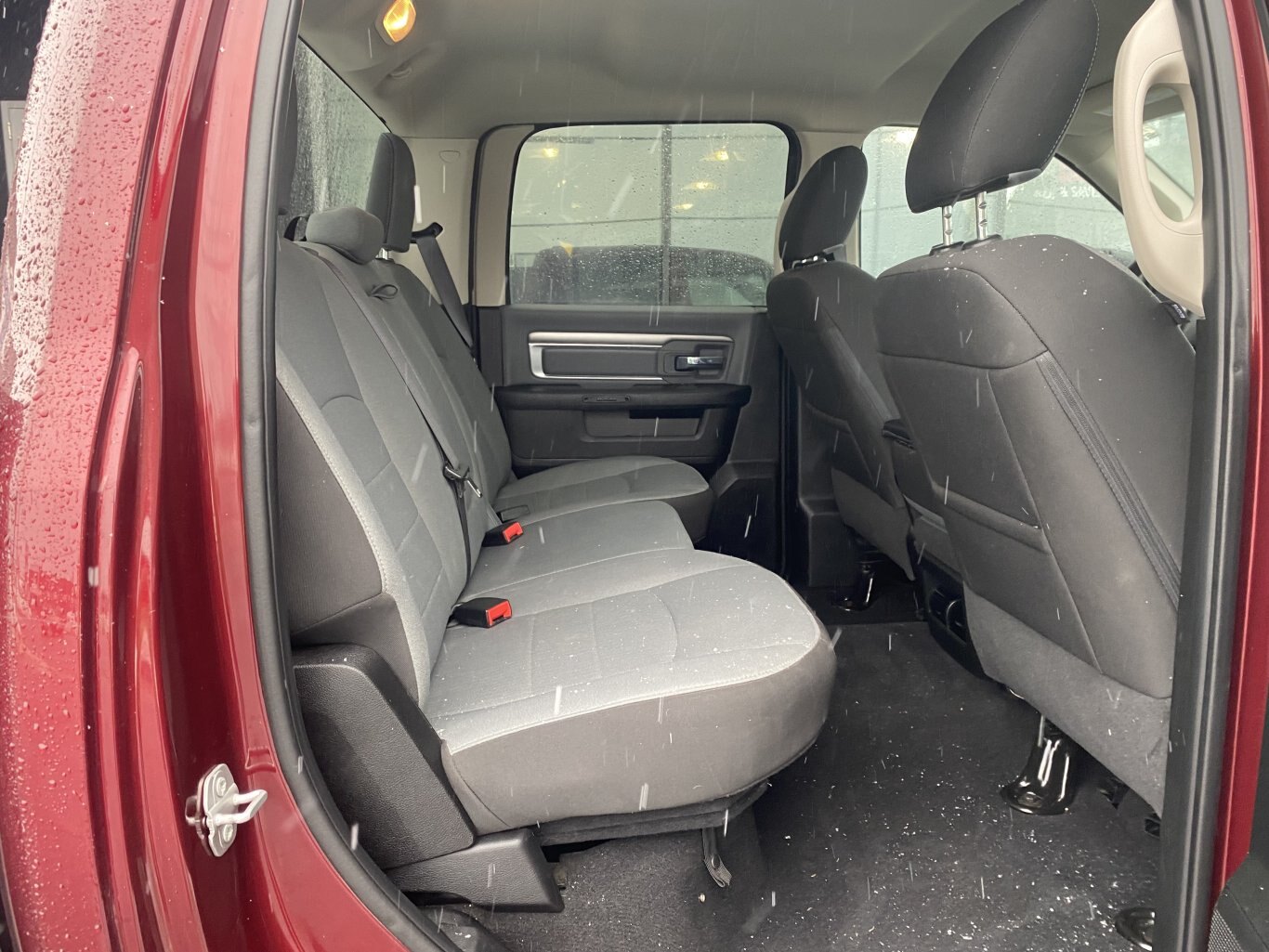 2022 DODGE RAM 1500 CLASSIC SLT 4X4 CREW CAB ( PREVIOUS RENTAL ) WITH REAR VIEW CAMERA!!