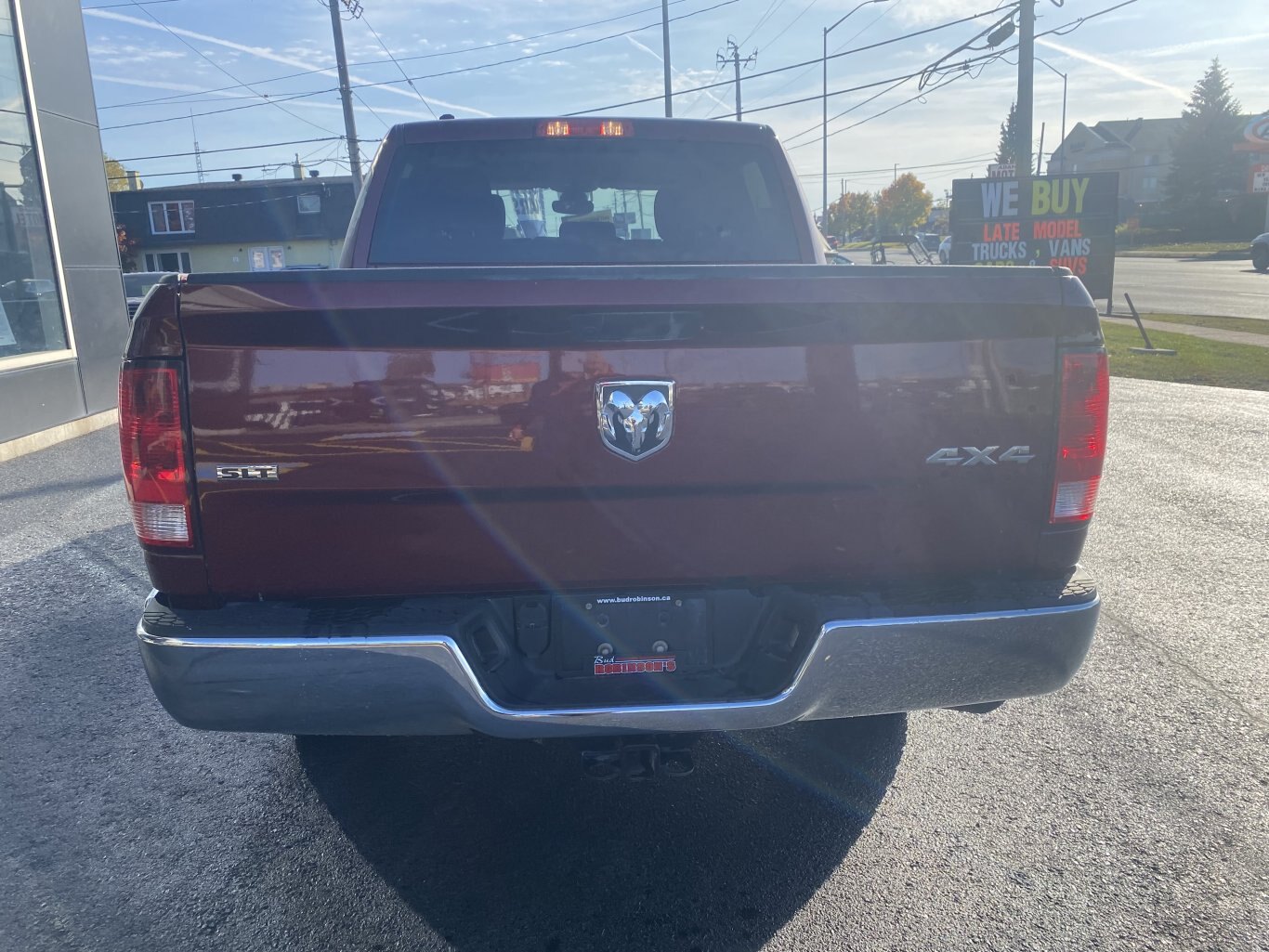 2022 DODGE RAM 1500 CLASSIC SLT 4X4 CREW CAB ( PREVIOUS RENTAL ) WITH REAR VIEW CAMERA!!