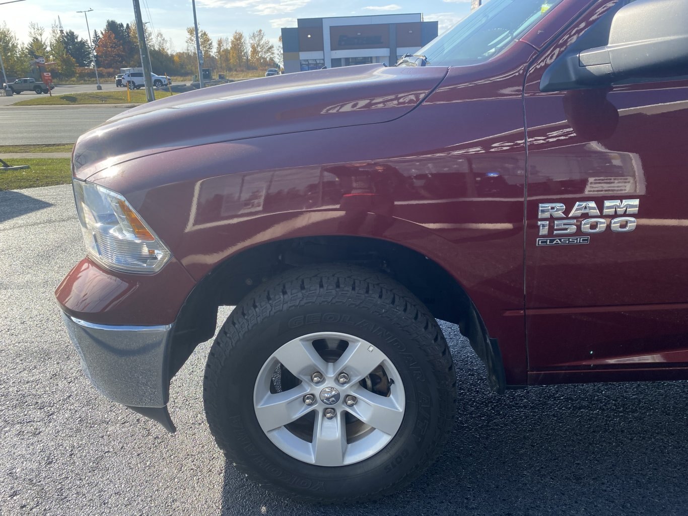 2022 DODGE RAM 1500 CLASSIC SLT 4X4 CREW CAB ( PREVIOUS RENTAL ) WITH REAR VIEW CAMERA!!