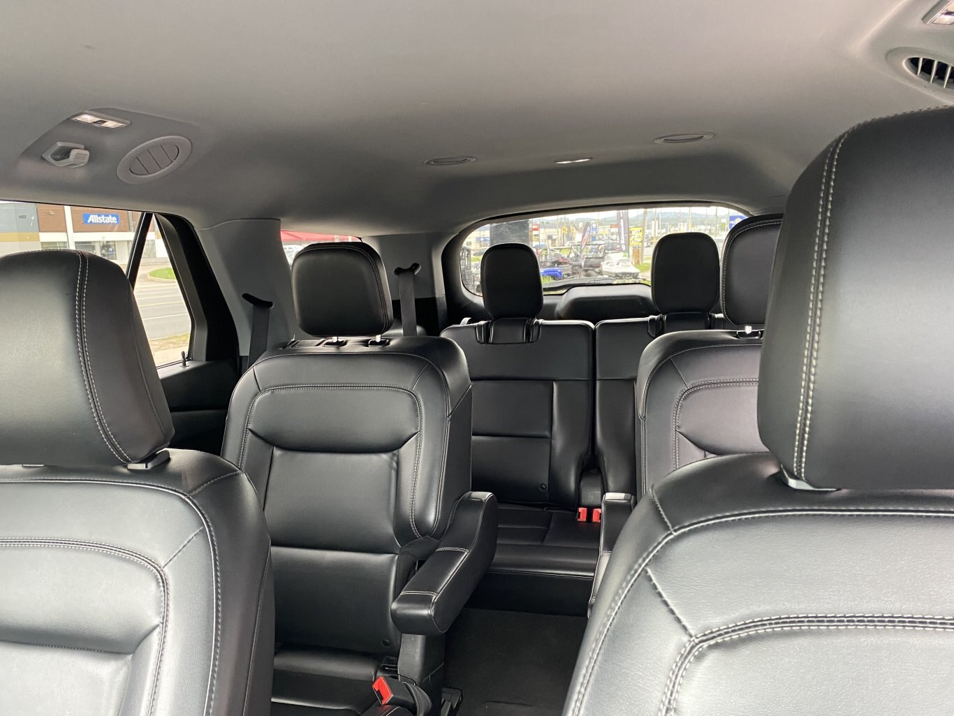 2021 FORD EXPLORER XLT AWD ( PREVIOUS RENTAL ) 3RD ROW SEATING W/LEATHER SEATS, HEATED SEATS, REAR VIEW CAMERA, POWER TRUNK AND HEATED STEERING WHEEL!