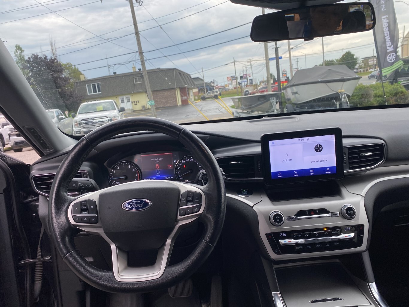 2021 FORD EXPLORER XLT AWD ( PREVIOUS RENTAL ) 3RD ROW SEATING W/LEATHER SEATS, HEATED SEATS, REAR VIEW CAMERA, POWER TRUNK AND HEATED STEERING WHEEL!