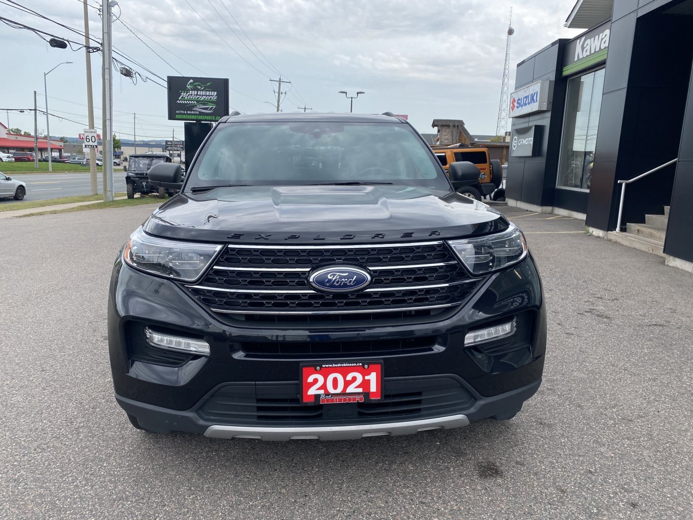 2021 FORD EXPLORER XLT AWD ( PREVIOUS RENTAL ) 3RD ROW SEATING W/LEATHER SEATS, HEATED SEATS, REAR VIEW CAMERA, POWER TRUNK AND HEATED STEERING WHEEL!