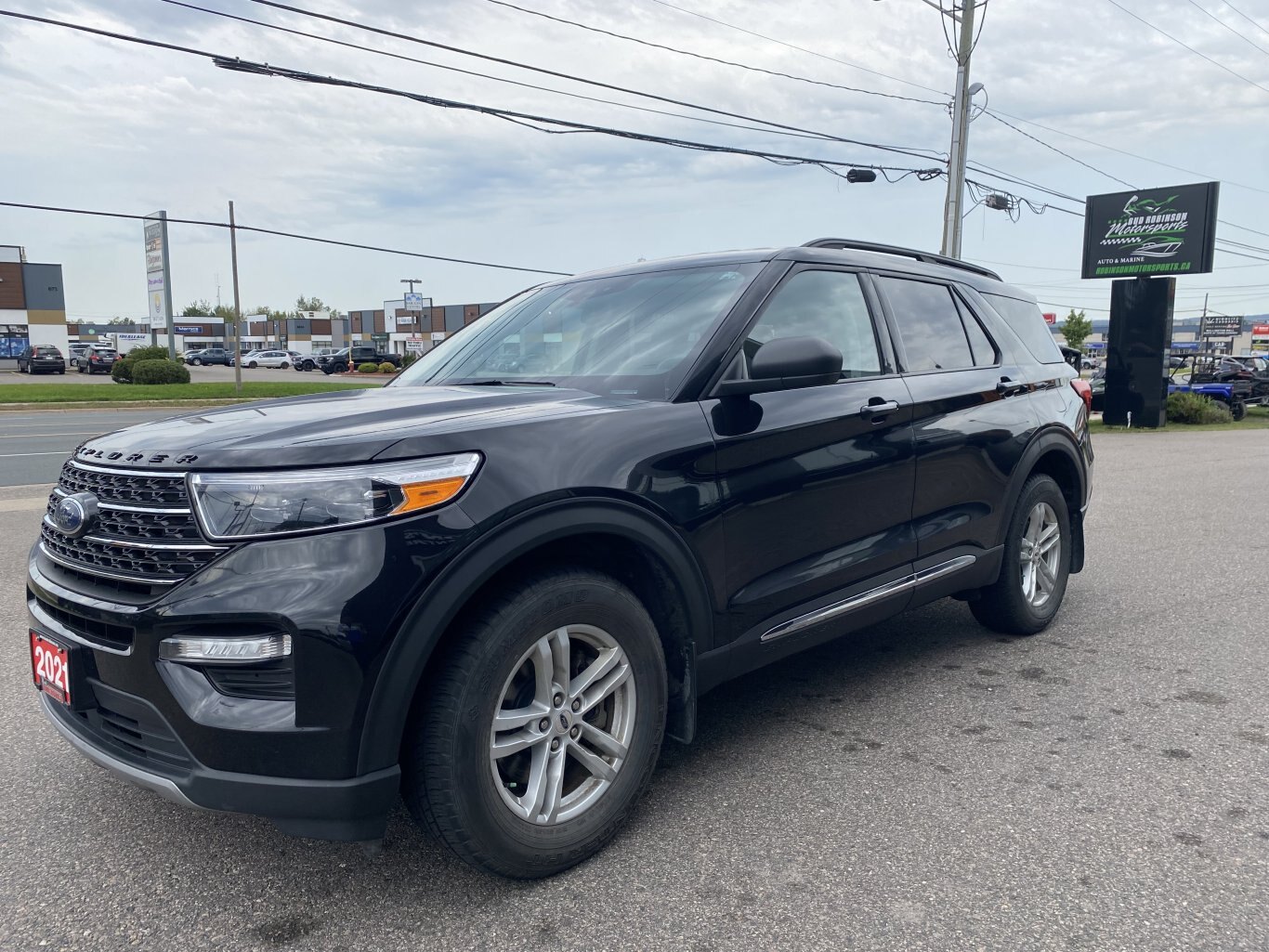 2021 FORD EXPLORER XLT AWD ( PREVIOUS RENTAL ) 3RD ROW SEATING W/LEATHER SEATS, HEATED SEATS, REAR VIEW CAMERA, POWER TRUNK AND HEATED STEERING WHEEL!