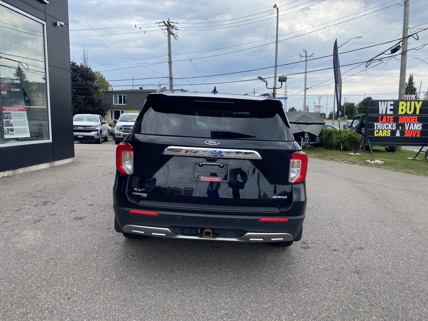 2021 FORD EXPLORER XLT AWD ( PREVIOUS RENTAL ) 3RD ROW SEATING W/LEATHER SEATS, HEATED SEATS, REAR VIEW CAMERA, POWER TRUNK AND HEATED STEERING WHEEL!