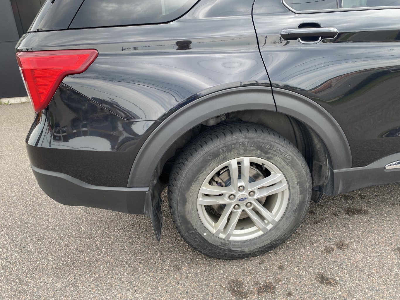 2021 FORD EXPLORER XLT AWD ( PREVIOUS RENTAL ) 3RD ROW SEATING W/LEATHER SEATS, HEATED SEATS, REAR VIEW CAMERA, POWER TRUNK AND HEATED STEERING WHEEL!