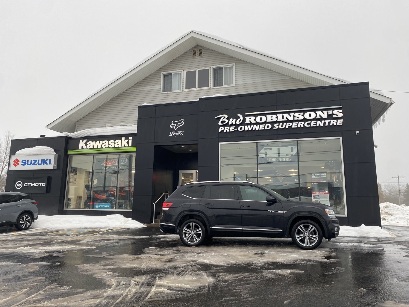 2018 VOLKSWAGEN ATLAS RLINE AWD 3RD ROW SEATING W/SUNROOF, LEATHER SEATS, HEATED SEATS, POWER TRUNK, REAR-VIEW CAMERA AND NAVIGATION!