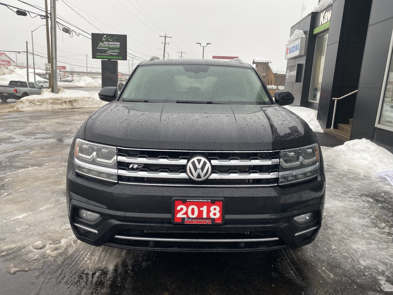 2018 VOLKSWAGEN ATLAS RLINE AWD 3RD ROW SEATING W/SUNROOF, LEATHER SEATS, HEATED SEATS, POWER TRUNK, REAR VIEW CAMERA AND NAVIGATION!