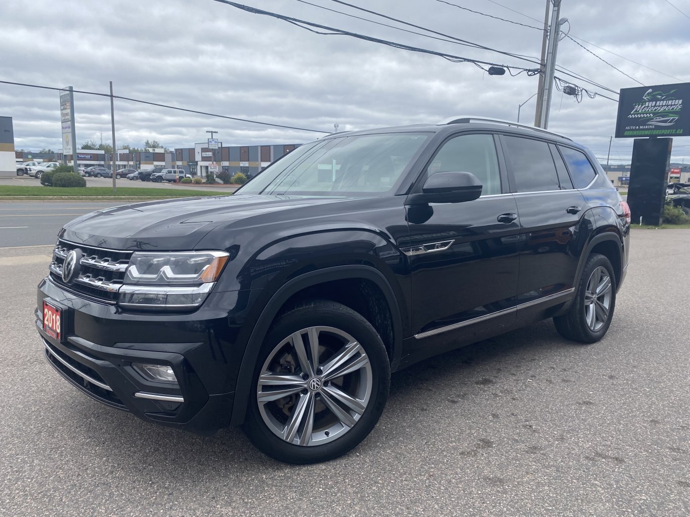 2018 VOLKSWAGEN ATLAS RLINE AWD 3RD ROW SEATING W/SUNROOF, LEATHER SEATS, HEATED SEATS, POWER TRUNK, REAR VIEW CAMERA AND NAVIGATION!