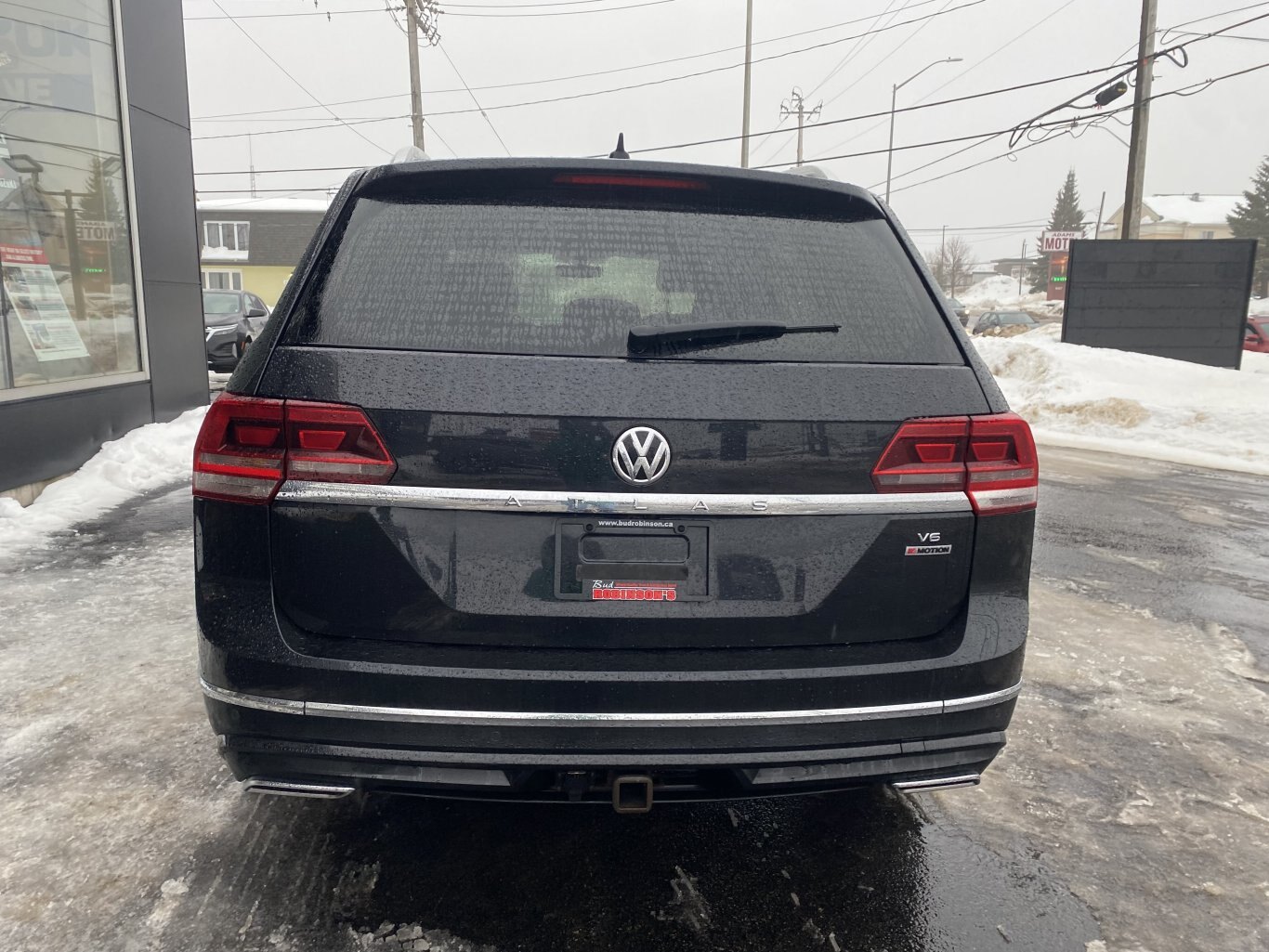 2018 VOLKSWAGEN ATLAS RLINE AWD 3RD ROW SEATING W/SUNROOF, LEATHER SEATS, HEATED SEATS, POWER TRUNK, REAR VIEW CAMERA AND NAVIGATION!