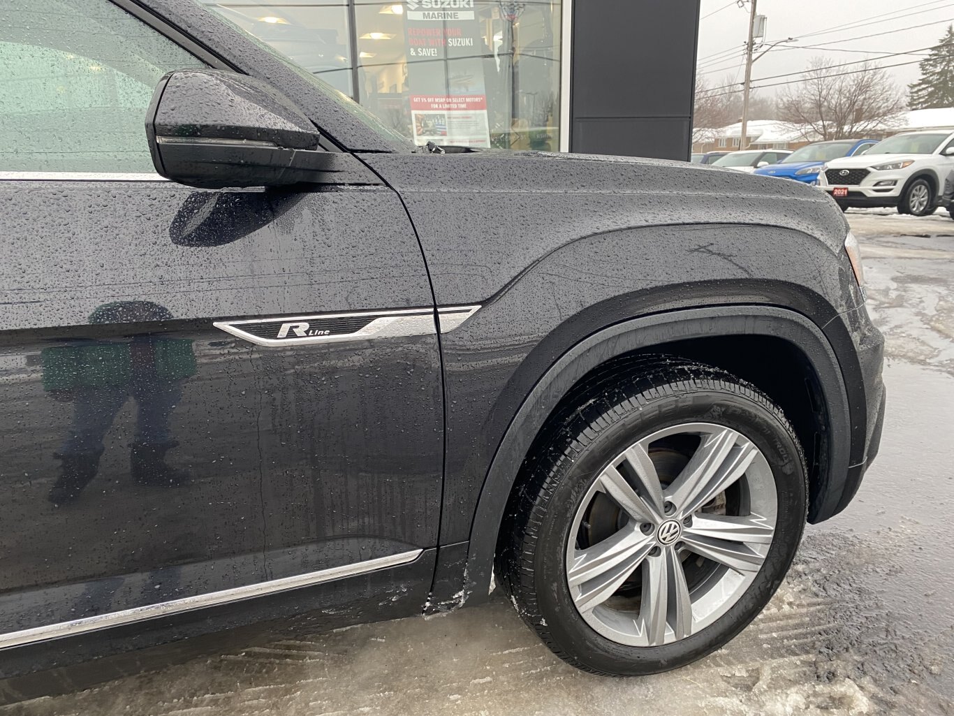 2018 VOLKSWAGEN ATLAS RLINE AWD 3RD ROW SEATING W/SUNROOF, LEATHER SEATS, HEATED SEATS, POWER TRUNK, REAR VIEW CAMERA AND NAVIGATION!