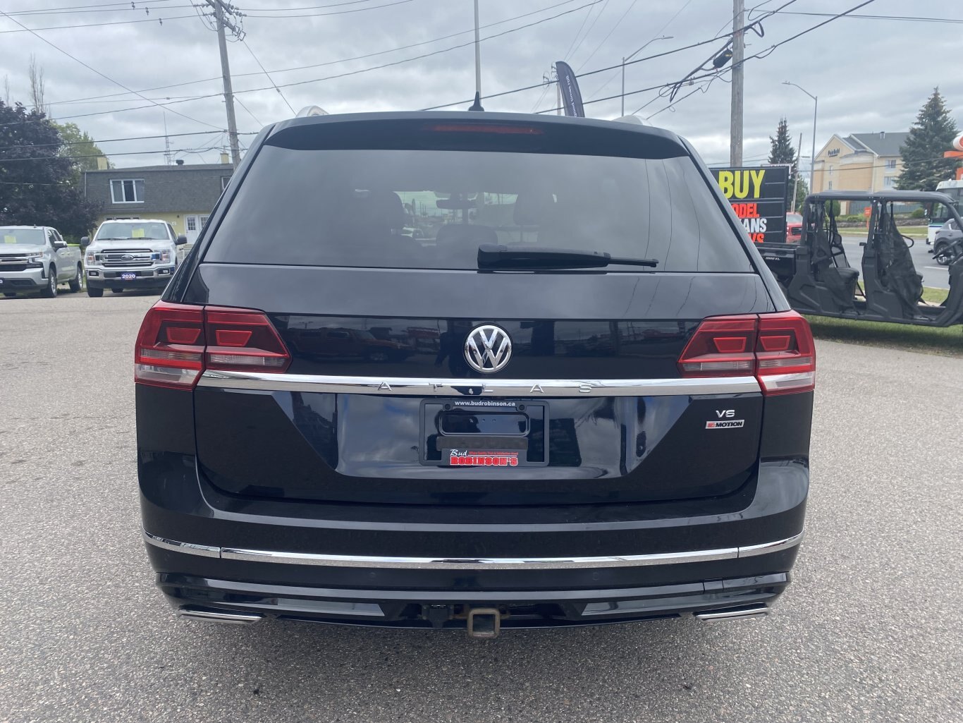 2018 VOLKSWAGEN ATLAS RLINE AWD 3RD ROW SEATING W/SUNROOF, LEATHER SEATS, HEATED SEATS, POWER TRUNK, REAR VIEW CAMERA AND NAVIGATION!