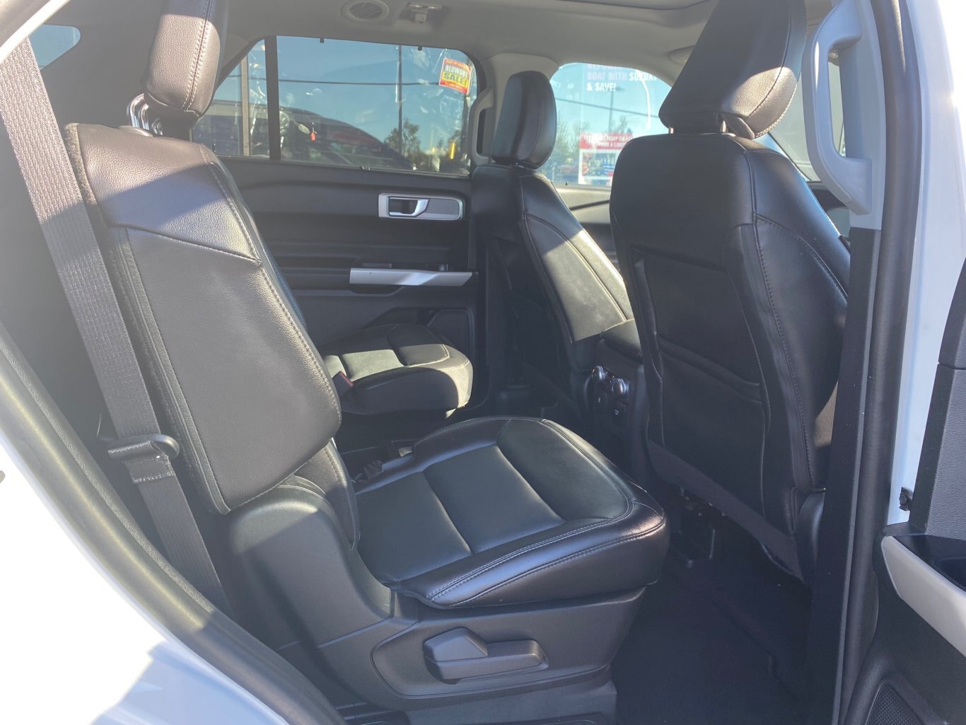 2021 FORD EXPLORER LIMITED 4X4 (PREVIOUS RENTAL) 3RD ROW SEATING WITH SUNROOF, LEATHER SEATS, HEATED/COOLED SEATS, POWER TRUNK, HEATED STEERING WHEEL, REAR VIEW CAMERA, REMOTE START AND NAVIGATION!!