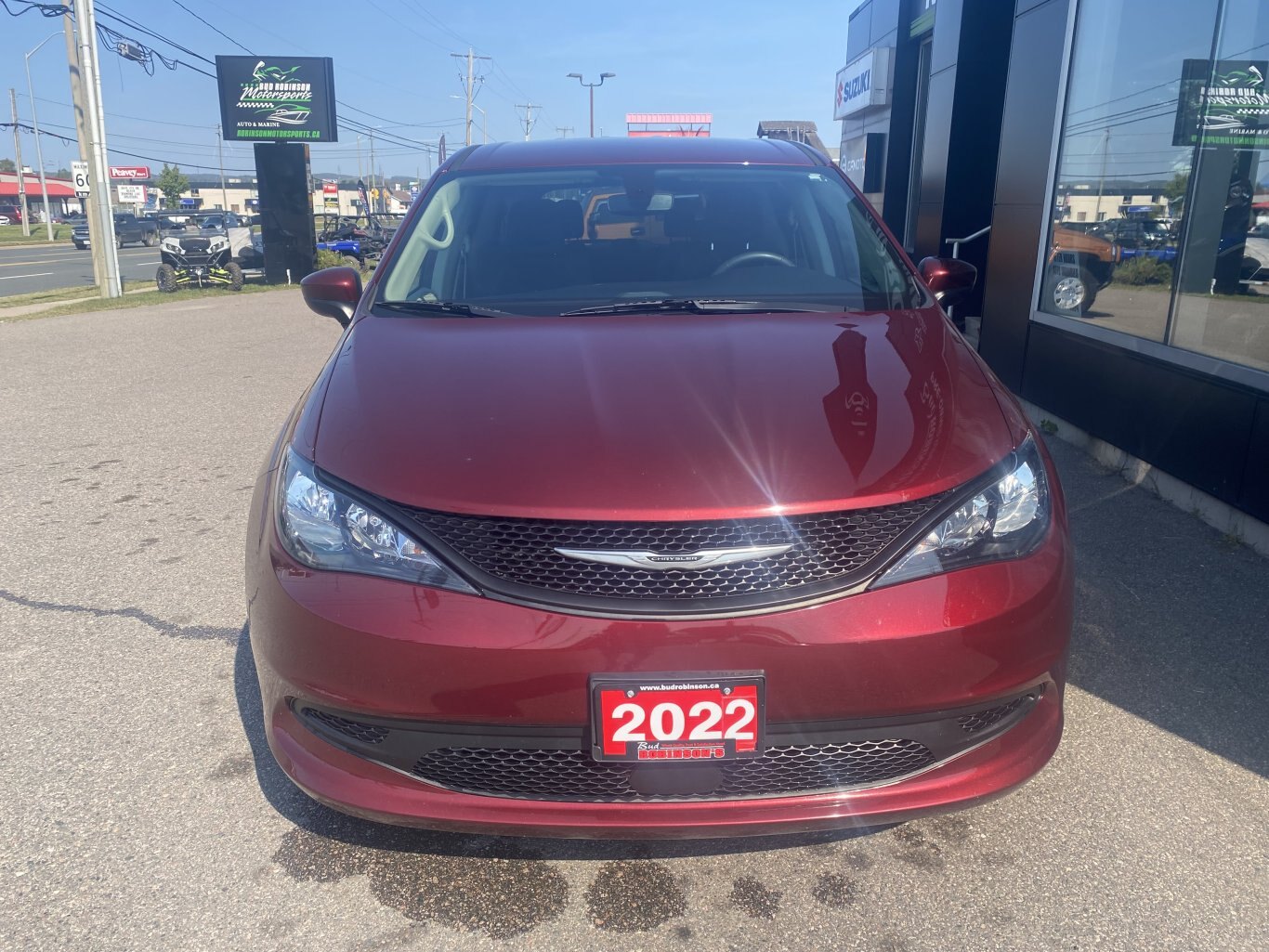 2022 CHRYSLER GRAND CARAVAN SXT FRONT WHEEL DRIVE (PREVIOUS RENTAL) WITH POWER SLIDING DOORS, REAR VIEW CAMERA, HEATED SEATS, REMOTE START AND HEATED STEERING WHEEL!!