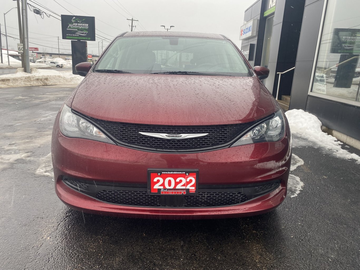 2022 CHRYSLER GRAND CARAVAN SXT FRONT WHEEL DRIVE (PREVIOUS RENTAL) WITH POWER SLIDING DOORS, REAR VIEW CAMERA, HEATED SEATS, REMOTE START AND HEATED STEERING WHEEL!!