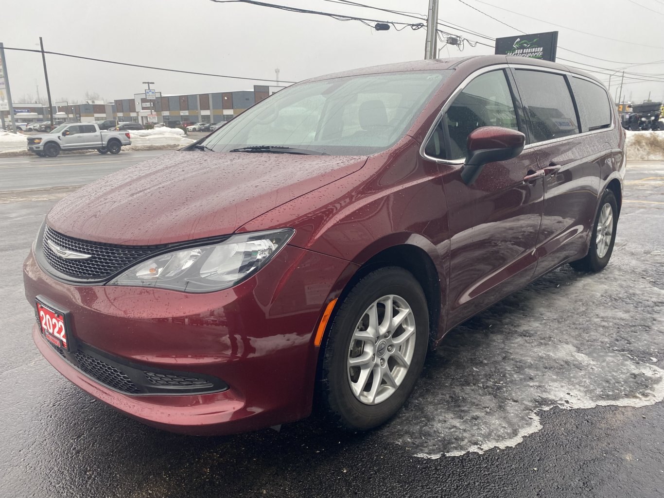 2022 CHRYSLER GRAND CARAVAN SXT FRONT WHEEL DRIVE (PREVIOUS RENTAL) WITH POWER SLIDING DOORS, REAR VIEW CAMERA, HEATED SEATS, REMOTE START AND HEATED STEERING WHEEL!!