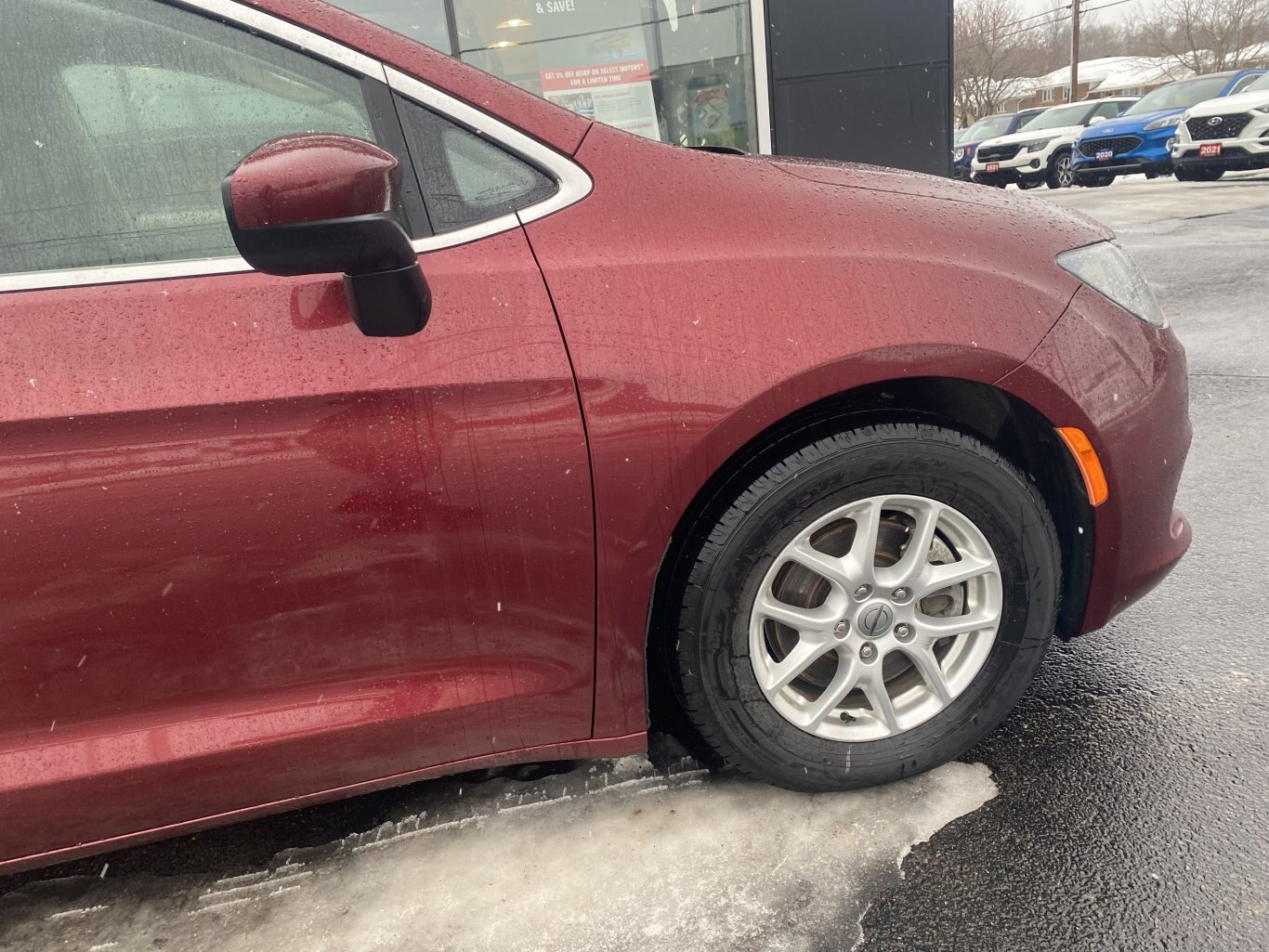 2022 CHRYSLER GRAND CARAVAN SXT FRONT WHEEL DRIVE (PREVIOUS RENTAL) WITH POWER SLIDING DOORS, REAR VIEW CAMERA, HEATED SEATS, REMOTE START AND HEATED STEERING WHEEL!!