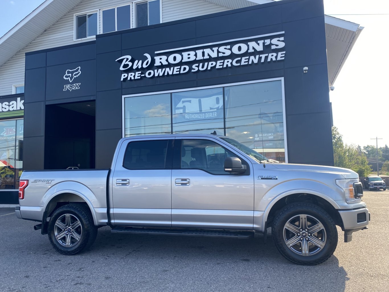 2020 FORD F 150 XLT 4X4 SUPER CREW SPORT WITH HEATED SEATS, REAR VIEW CAMERA AND NAVIGATION!!