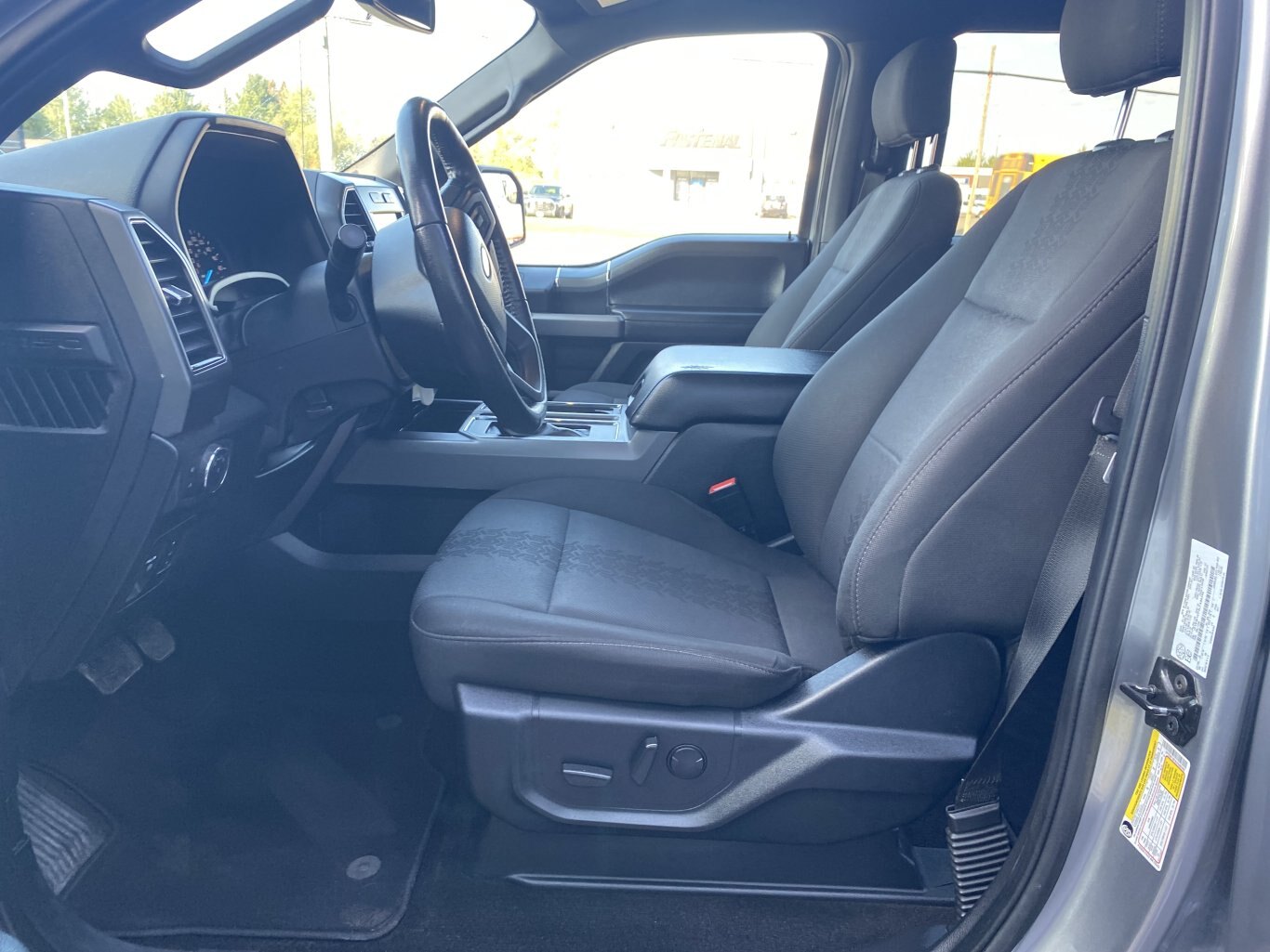 2020 FORD F 150 XLT 4X4 SUPER CREW SPORT WITH HEATED SEATS, REAR VIEW CAMERA AND NAVIGATION!!