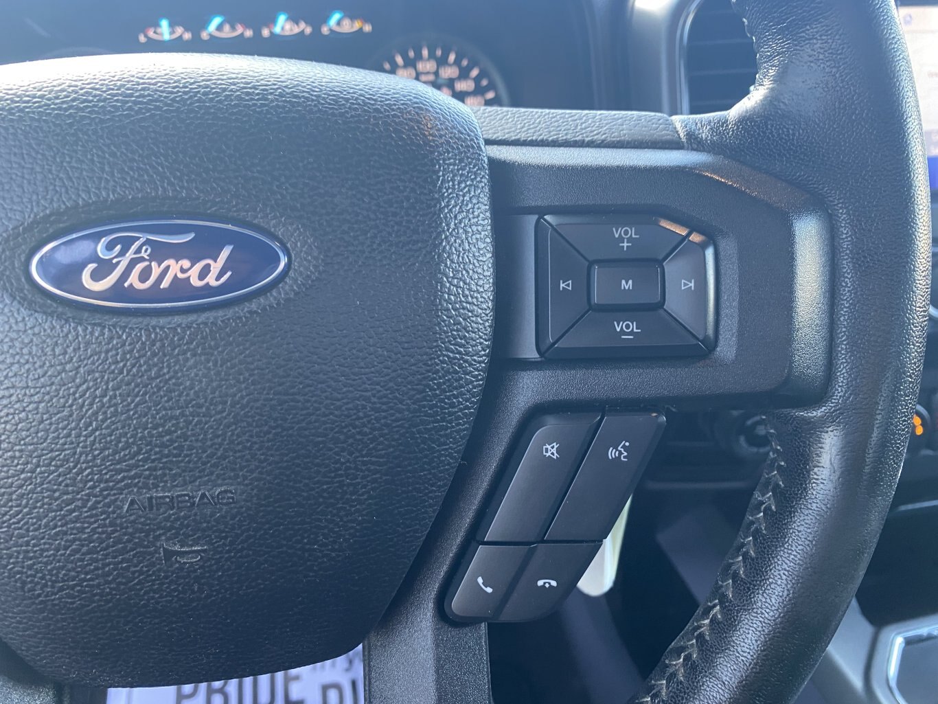 2020 FORD F 150 XLT 4X4 SUPER CREW SPORT WITH HEATED SEATS, REAR VIEW CAMERA AND NAVIGATION!!