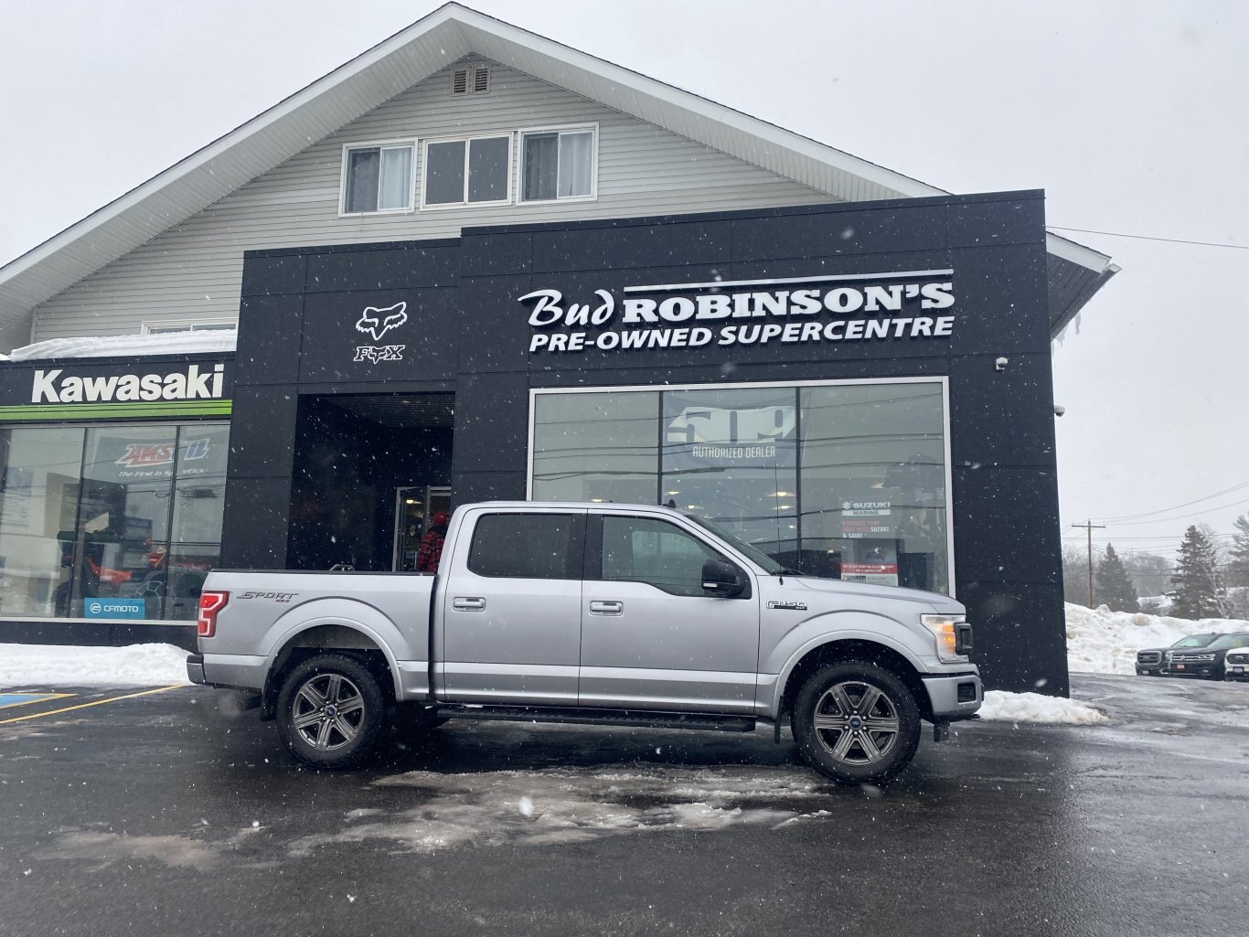 2020 FORD F 150 XLT 4X4 SUPER CREW SPORT WITH HEATED SEATS, REAR VIEW CAMERA AND NAVIGATION!!