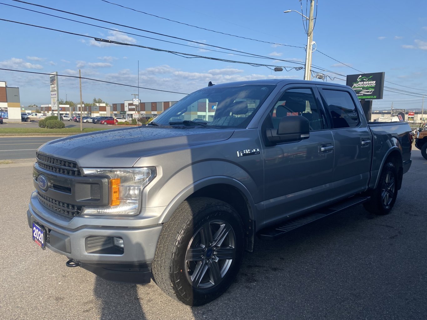 2020 FORD F 150 XLT 4X4 SUPER CREW SPORT WITH HEATED SEATS, REAR VIEW CAMERA AND NAVIGATION!!