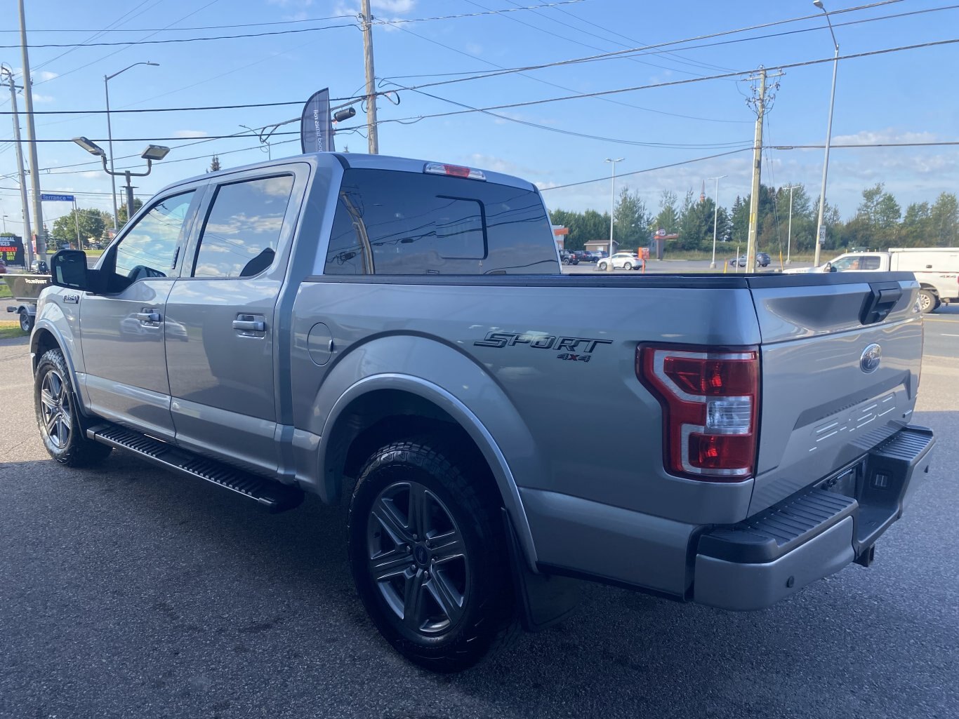 2020 FORD F 150 XLT 4X4 SUPER CREW SPORT WITH HEATED SEATS, REAR VIEW CAMERA AND NAVIGATION!!