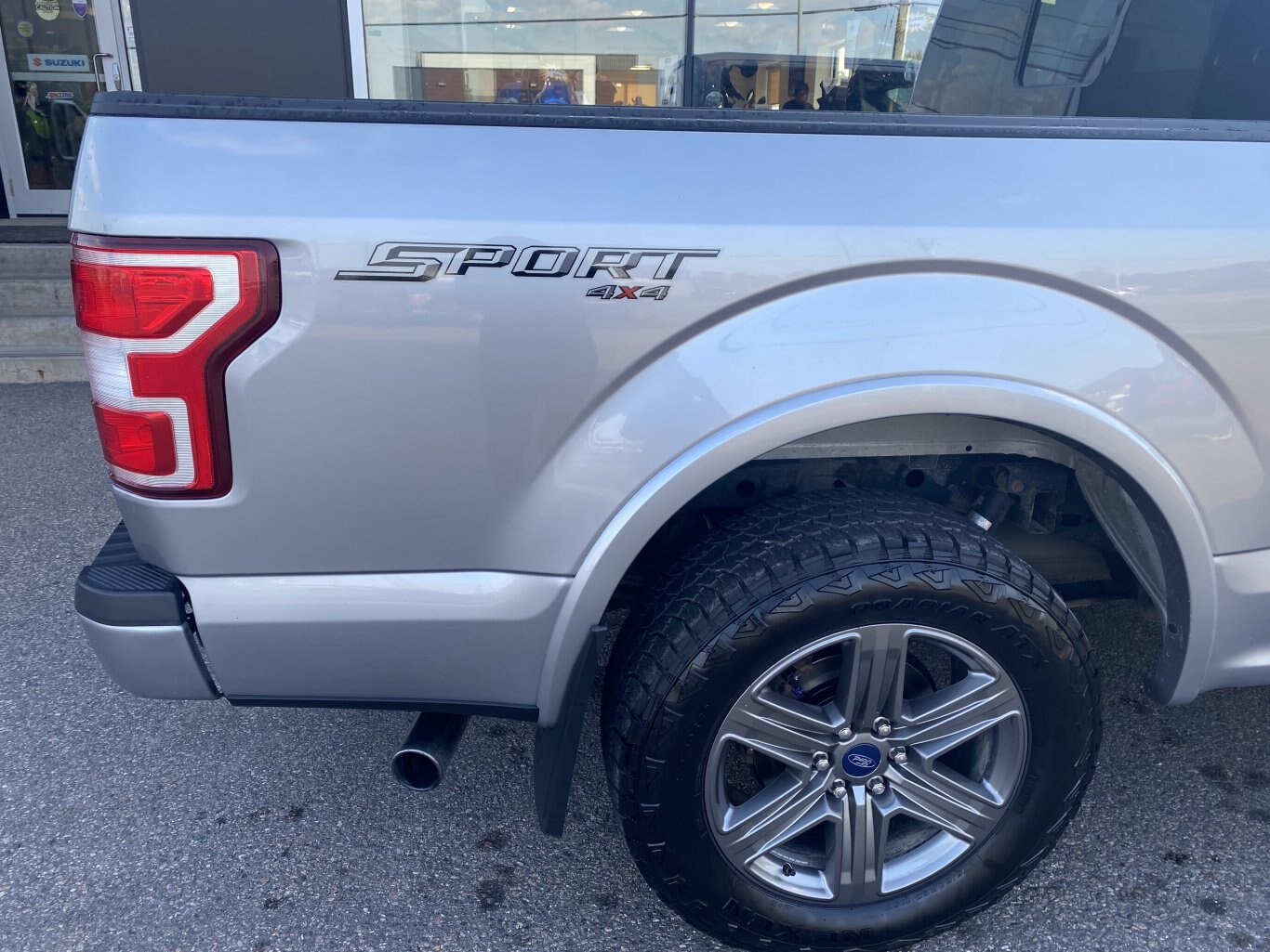 2020 FORD F 150 XLT 4X4 SUPER CREW SPORT WITH HEATED SEATS, REAR VIEW CAMERA AND NAVIGATION!!