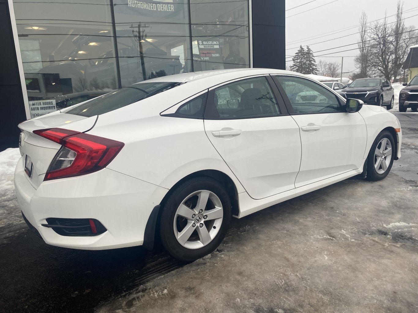 2018 HONDA CIVIC LX FWD WITH HEATED SEATS AND REAR VIEW CAMERA!!