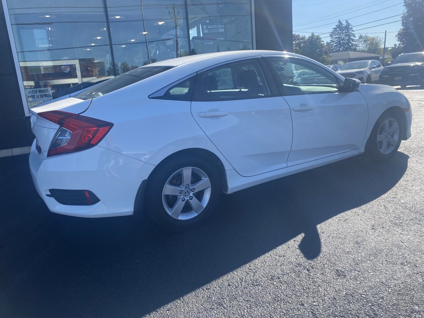 2018 HONDA CIVIC LX FWD WITH HEATED SEATS AND REAR VIEW CAMERA!!