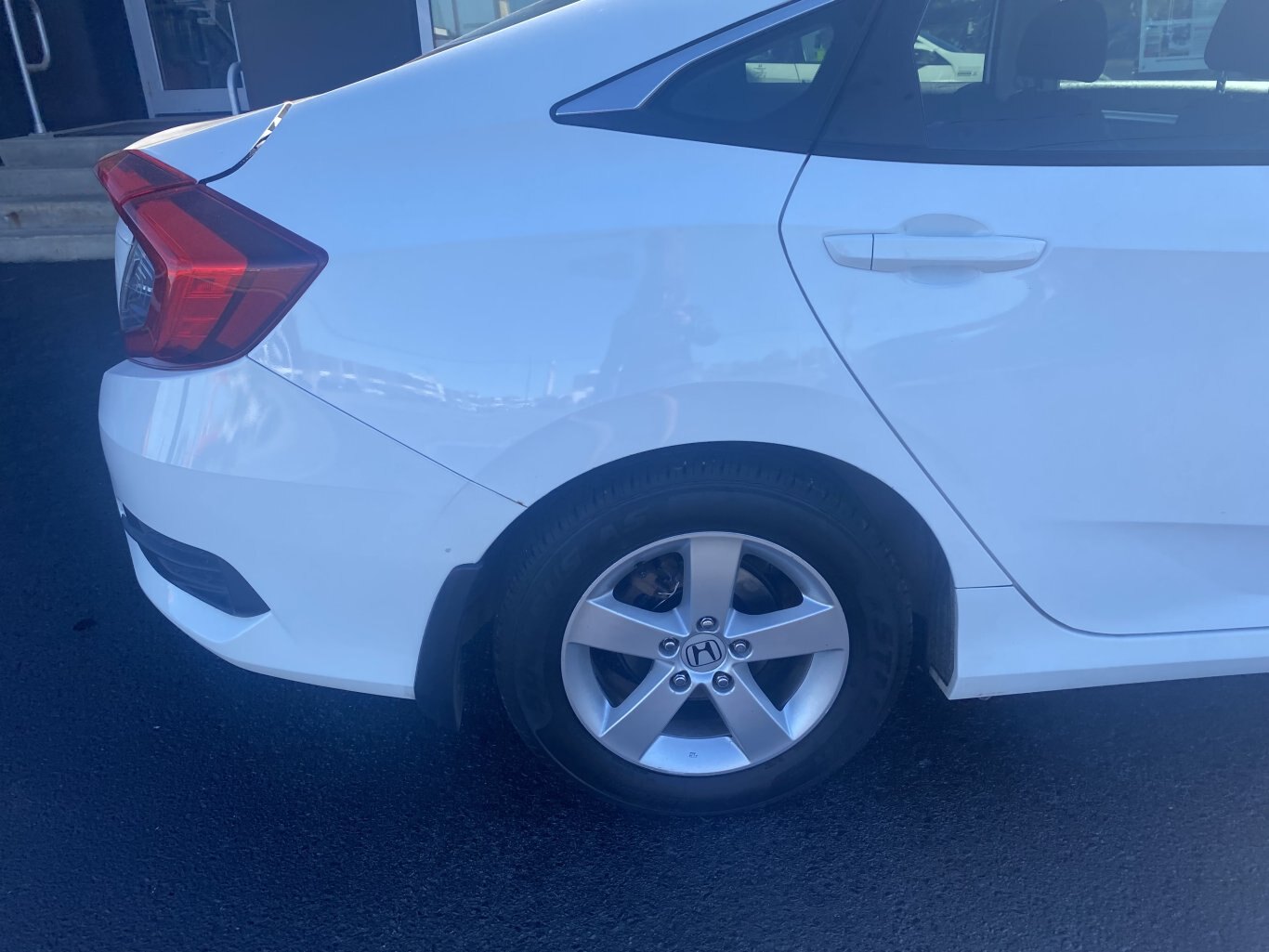 2018 HONDA CIVIC LX FWD WITH HEATED SEATS AND REAR VIEW CAMERA!!