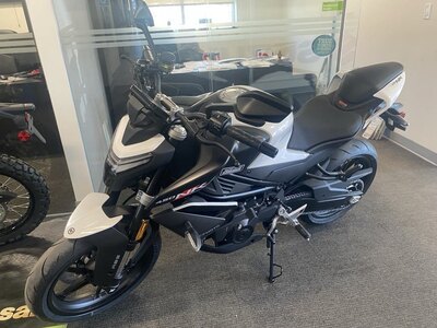 2025 CFMOTO 450NK Nebula White ( IN STOCK )