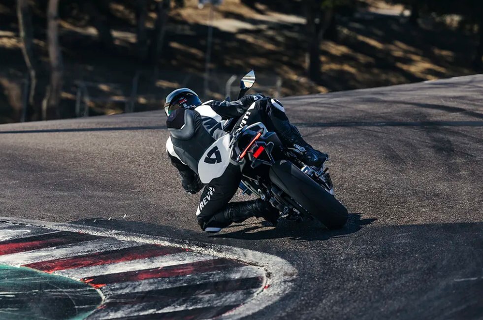 2025 CFMOTO 675SS Nebula Black